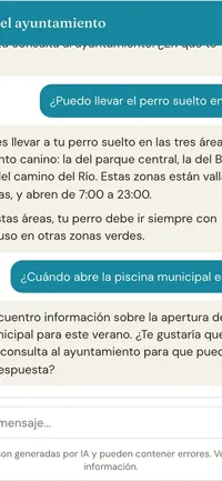 Chat del asistente indicando que no tiene el dato de apertura de la piscina